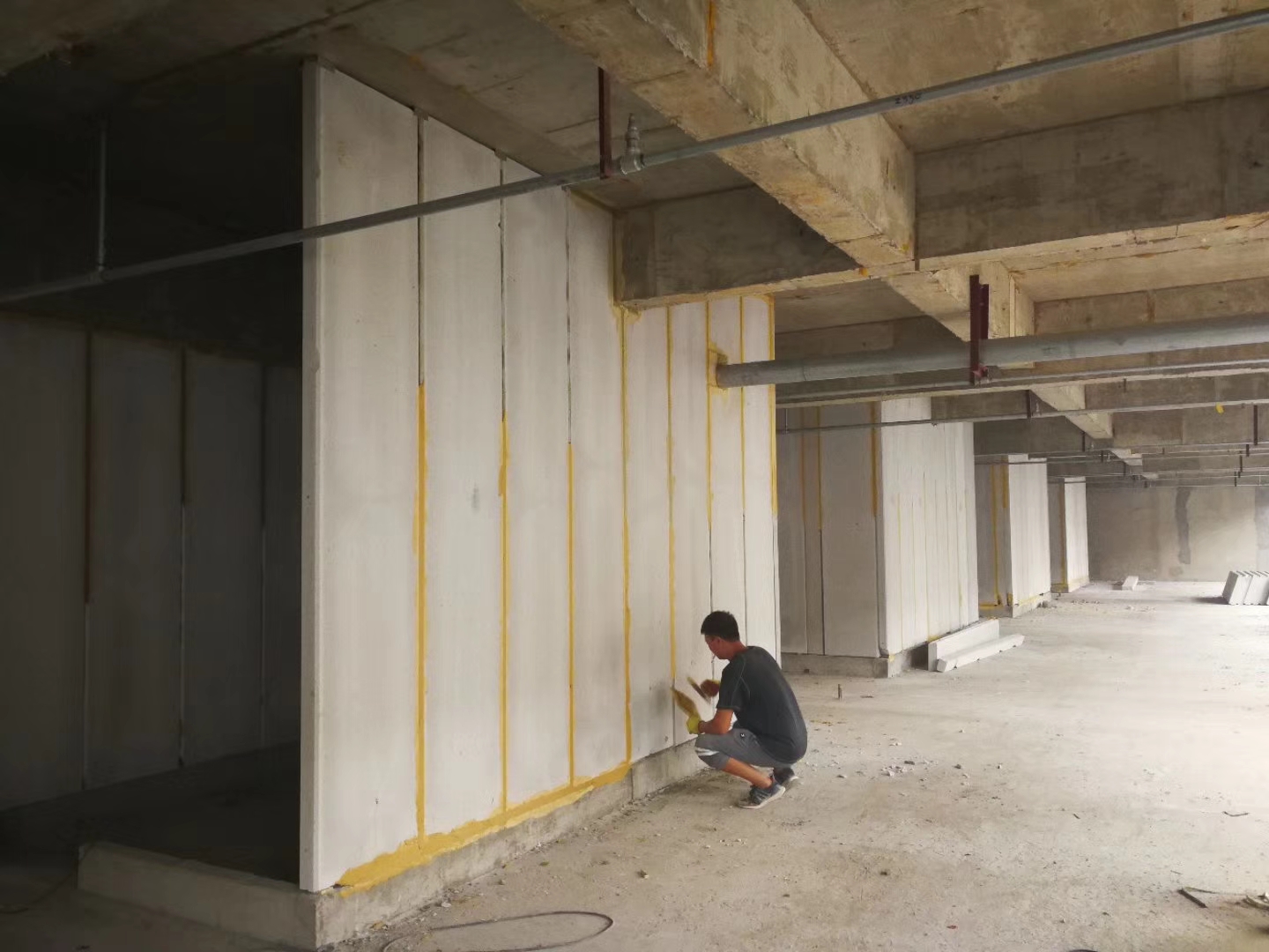 任城无机发泡轻骨料混凝土隔墙板施工技术性能研究